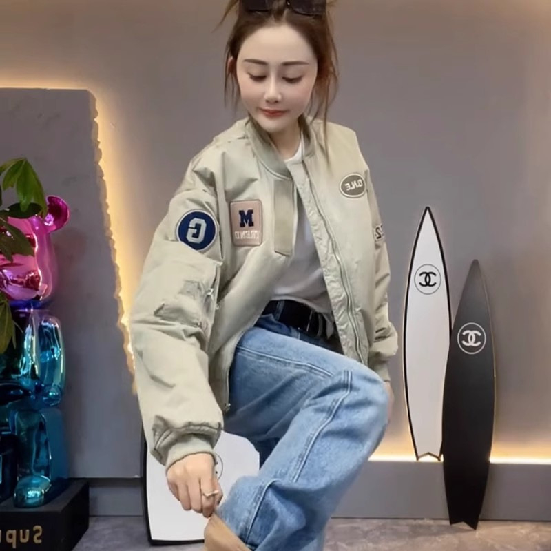 Moteriška quiltota trumpa bomber striukė, Oxford audinys, poliesteris 80–90%, laisvas kirpimas, stovinti apykaklė, užtrauktukas, ilgis 50–65 cm, ruduo 2024