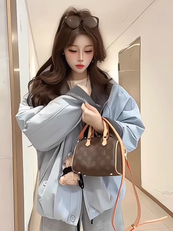 Moteriška striukė su gobtuvu, be avies vilnos pildymo, laisvas kirpimo, polo apykaklė, be lyginimo