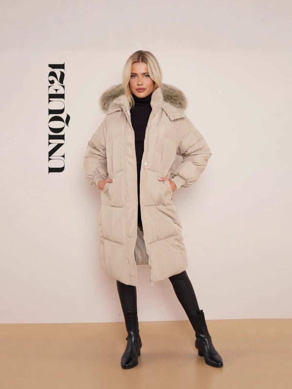Памучно подплатено палто с качулка, средна дължина, материя полиестер и еластан, подплата с пух, подвижна изкуствена пухова яка, ципово закопчаване