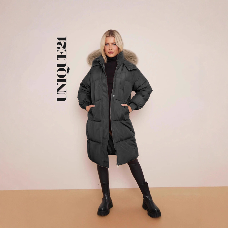 Памучно подплатено палто с качулка, средна дължина, материя полиестер и еластан, подплата с пух, подвижна изкуствена пухова яка, ципово закопчаване