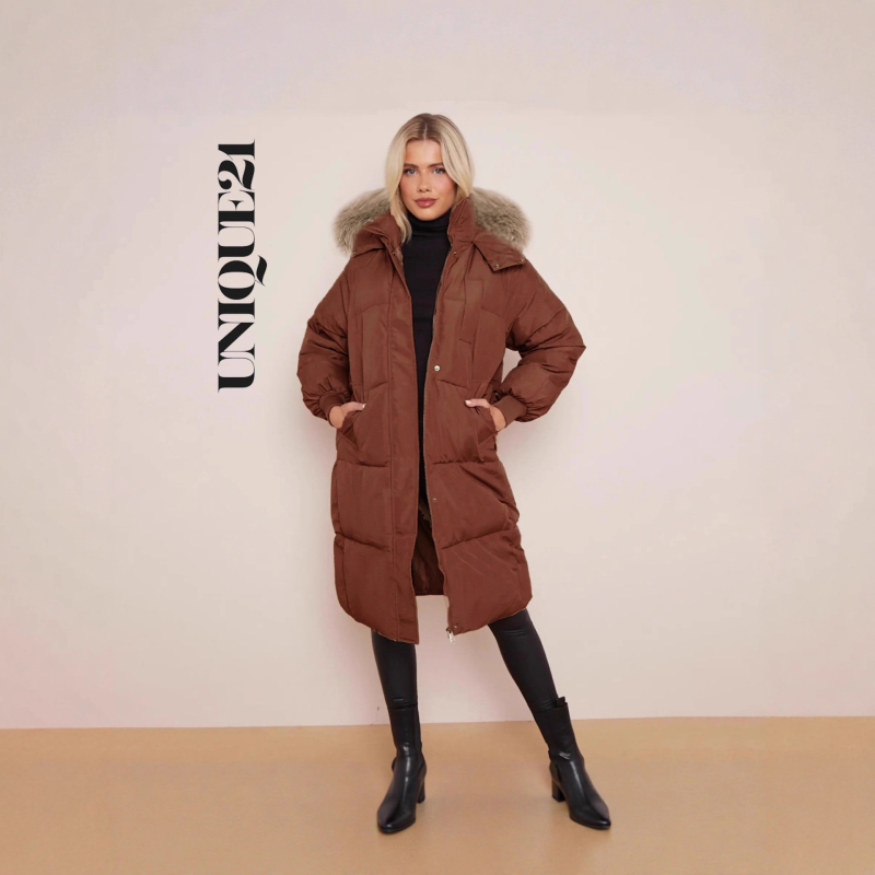 Памучно подплатено палто с качулка, средна дължина, материя полиестер и еластан, подплата с пух, подвижна изкуствена пухова яка, ципово закопчаване