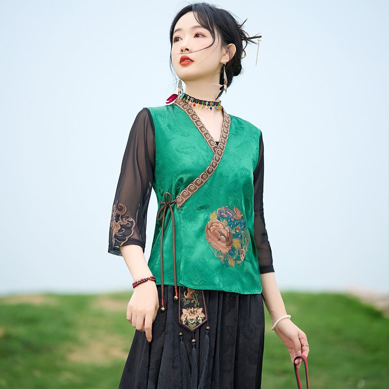 Tang öltöny teaceremóniára hímzett, retro kínai Köztársaság-stílusú, ferde záródású; fém selyem anyag; főanyag: kecske bőr; 2023 nyár