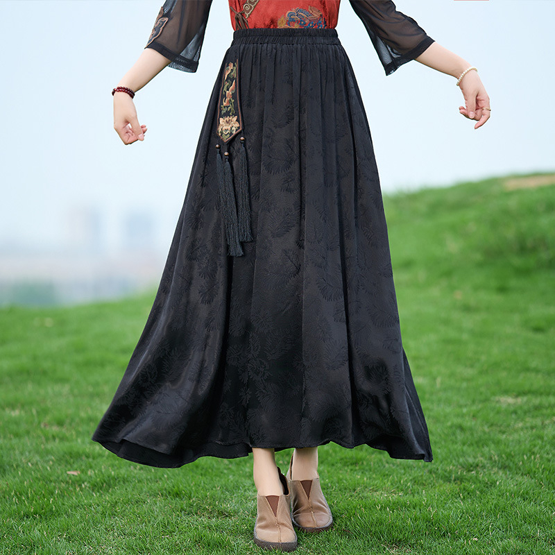 Tang öltöny teaceremóniára hímzett, retro kínai Köztársaság-stílusú, ferde záródású; fém selyem anyag; főanyag: kecske bőr; 2023 nyár