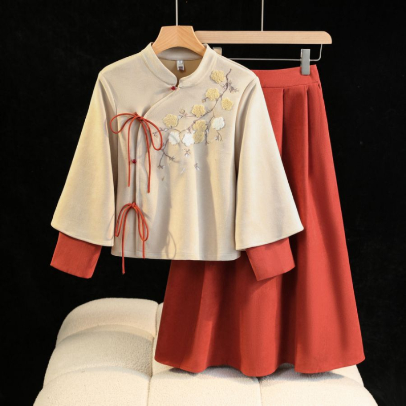 Nova kineska stil, poboljšani dvodijelni set: gornji dio od deerskin velura i hlače, Edelweiss motiv