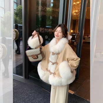 Női chenille dzseki spandex keverékkel, fő anyag tartalom <30%, második összetevő <30%, gallér róka szőrrel