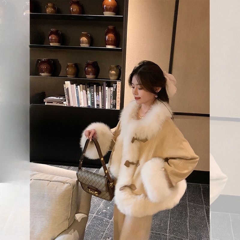 Női chenille dzseki spandex keverékkel, fő anyag tartalom <30%, második összetevő <30%, gallér róka szőrrel