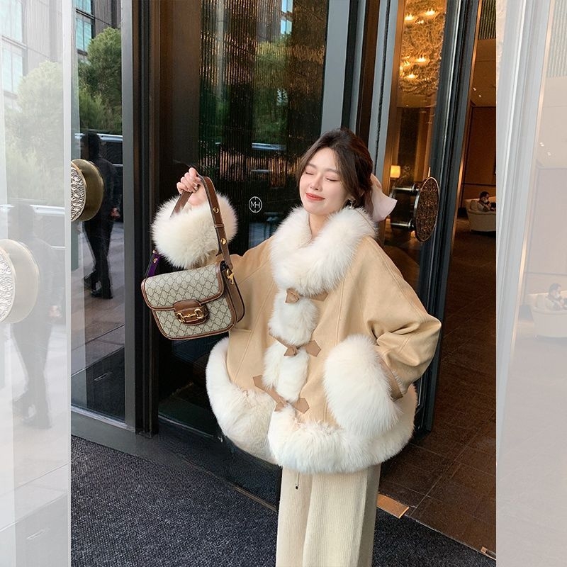 Női chenille dzseki spandex keverékkel, fő anyag tartalom <30%, második összetevő <30%, gallér róka szőrrel