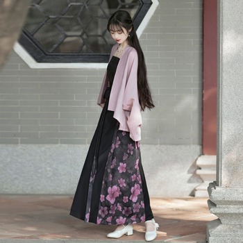 Kínai stílusú készlet: egyenes nyakú felső repülőgép-stílusú ujjak, gradientos nyomtatású három plisés szoknya, fényes anyag