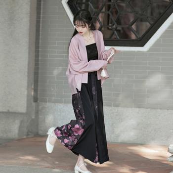 Kínai stílusú készlet: egyenes nyakú felső repülőgép-stílusú ujjak, gradientos nyomtatású három plisés szoknya, fényes anyag