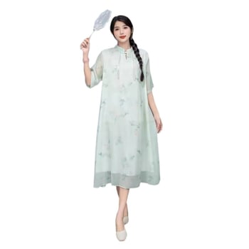 Etno-stílusú nyári ruha magas gallérral, digitális nyomtatással, chiffon anyagból; Lyocell 30–50% és Polyester <30%; középméretű hossz