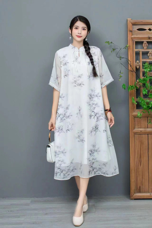 Etno-stílusú nyári ruha magas gallérral, digitális nyomtatással, chiffon anyagból; Lyocell 30–50% és Polyester <30%; középméretű hossz