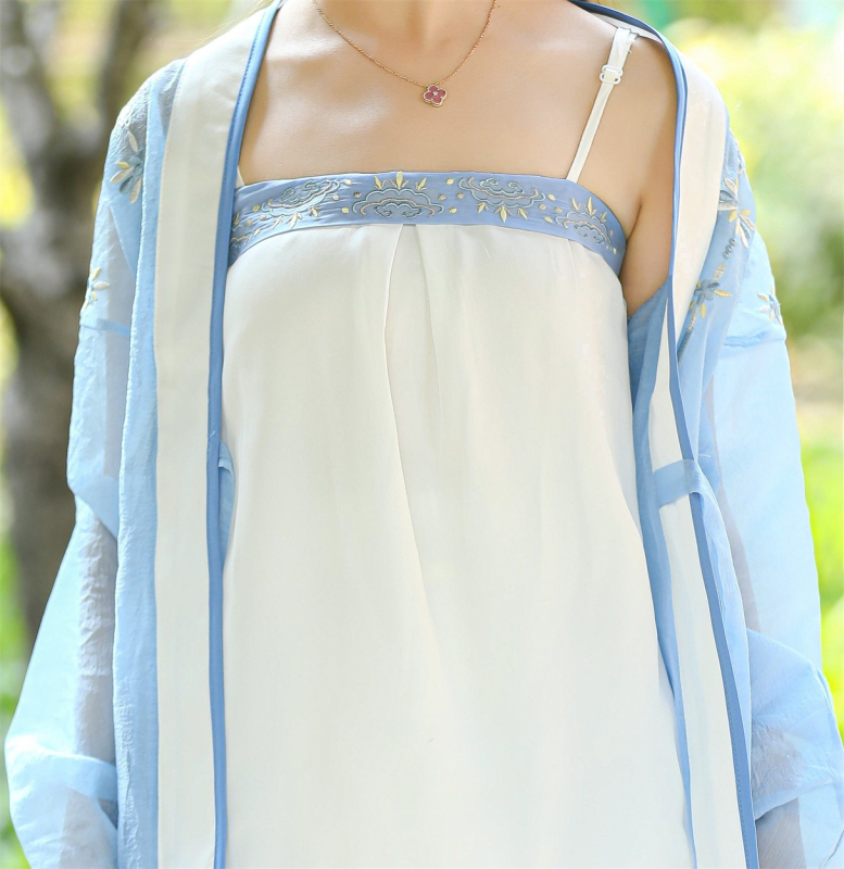 Hanfu virágmotívummal és nemzeti stílussal, univerzális modell; Márka: Other; Anyag neve: pamutszál; Fő anyag összetétel: kecskebőr; Év/szezon: univerzális modell