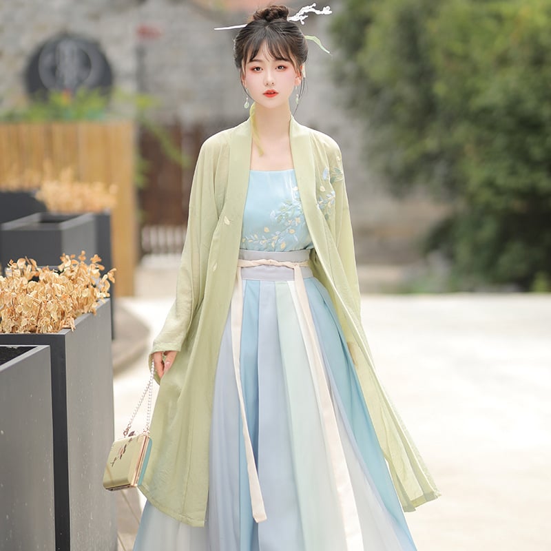 Felnőtt Hanfu ruha Song-dinasztia stílusú kínai ősi jelmez keresztezett nyakkal és derékszoknyával, éteri és kecses, modernizált ősi stílusú modell, tavasz-nyár 2023. Szövet: chiffon. Fő anyag: acetát szál. Acetát tartalom <30%; második összetevő <30%; Fol