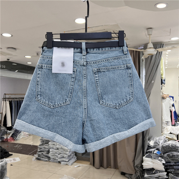 Γυναικεία denim σορτς με ψηλή μέση και φαρδιά γραμμή, μήκος τριών τεταρτών, άνετη εφαρμογή (Denim; βαμβάκι 70–80%; ελαστάνη <30%)