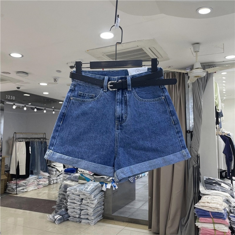 Γυναικεία denim σορτς με ψηλή μέση και φαρδιά γραμμή, μήκος τριών τεταρτών, άνετη εφαρμογή (Denim; βαμβάκι 70–80%; ελαστάνη <30%)