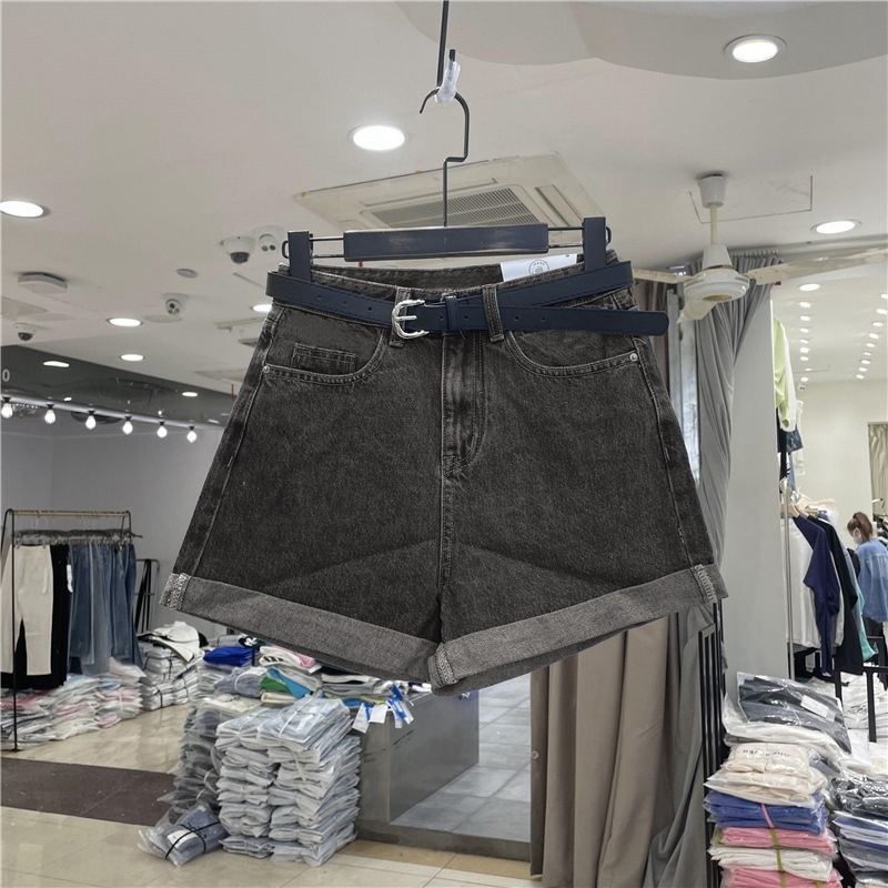 Γυναικεία denim σορτς με ψηλή μέση και φαρδιά γραμμή, μήκος τριών τεταρτών, άνετη εφαρμογή (Denim; βαμβάκι 70–80%; ελαστάνη <30%)