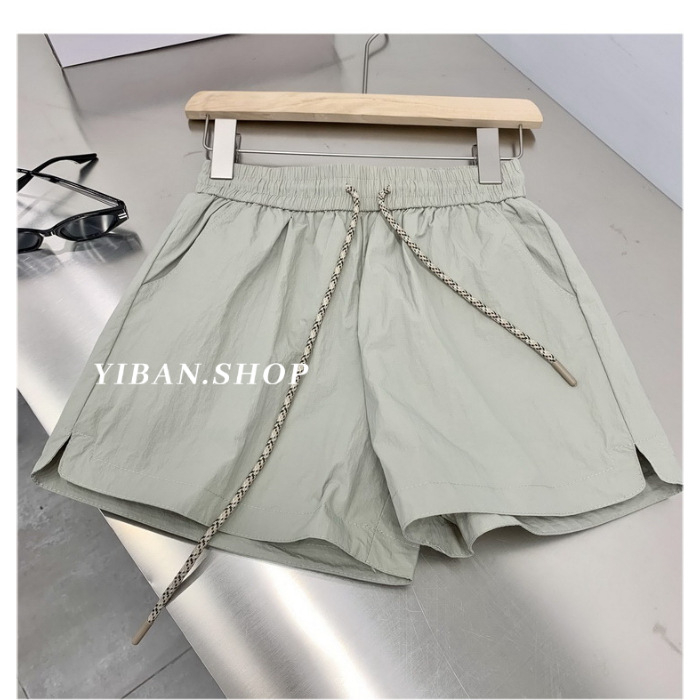 Шорти от нейлон с парашютен крой, висока талия, широк модел, три четвърти дължина, тънък плат