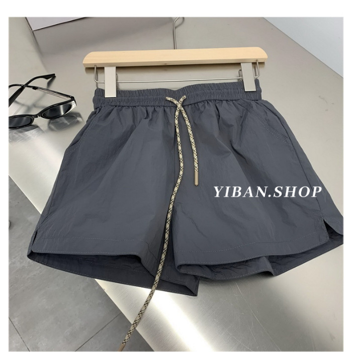 Шорти от нейлон с парашютен крой, висока талия, широк модел, три четвърти дължина, тънък плат