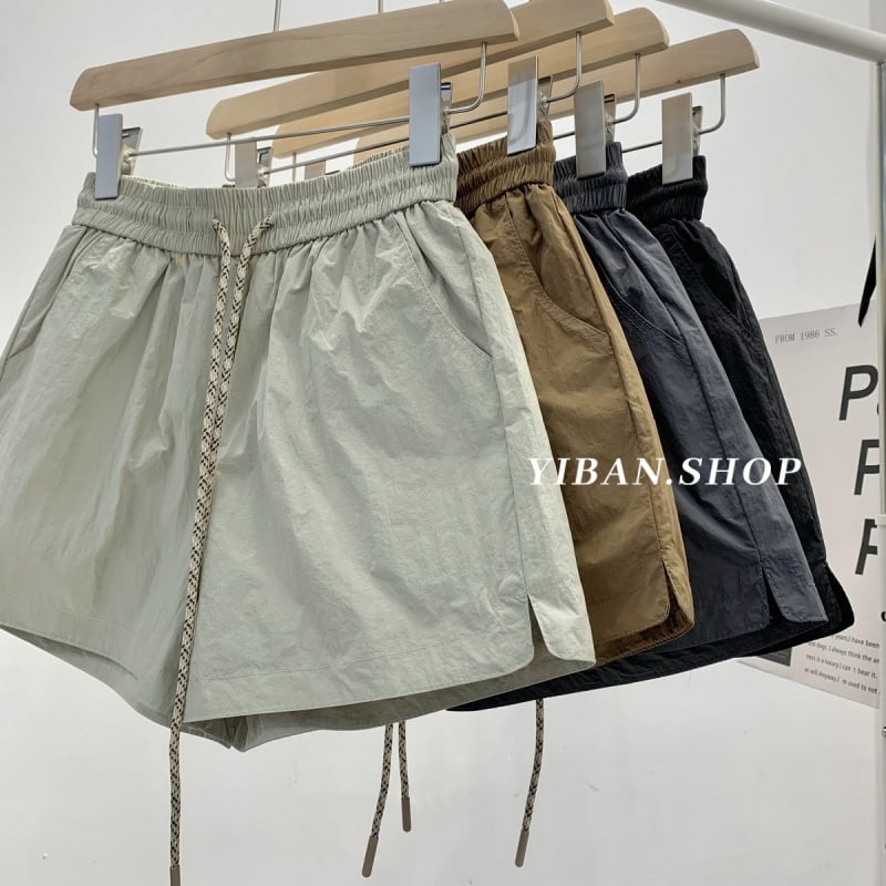 Шорти от нейлон с парашютен крой, висока талия, широк модел, три четвърти дължина, тънък плат