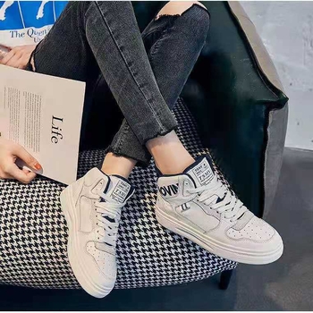 Ženske visoke tenisice od prave kože, gornji dio od kože kravljeg podrijetla, gumeni potplat, EVA ulošak, pamuk podstava, visina narta 3–7 cm