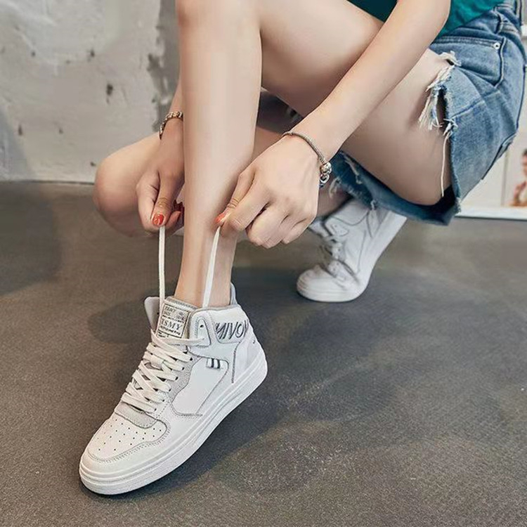 Ženske visoke tenisice od prave kože, gornji dio od kože kravljeg podrijetla, gumeni potplat, EVA ulošak, pamuk podstava, visina narta 3–7 cm