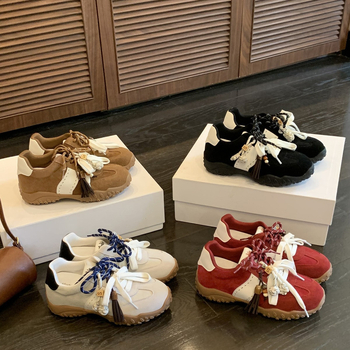 Dexun sieviešu sporta apavi ar iekšējo augstuma palielinājumu un mēness formas bieza zole, priekšējais šņorēšana, augsts augšējais apvalks (3–7 cm), gumijas zole