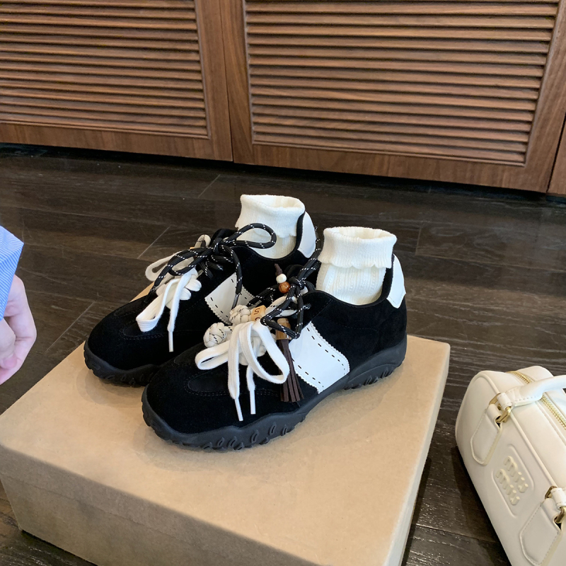 Dexun sieviešu sporta apavi ar iekšējo augstuma palielinājumu un mēness formas bieza zole, priekšējais šņorēšana, augsts augšējais apvalks (3–7 cm), gumijas zole