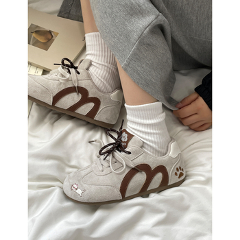 Sieviešu sneakers ar sietveida augšu, gumijas zole, šņorēšana, 3–5 cm papēža augstums, apaļš purns