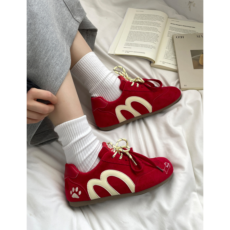 Sieviešu sneakers ar sietveida augšu, gumijas zole, šņorēšana, 3–5 cm papēža augstums, apaļš purns