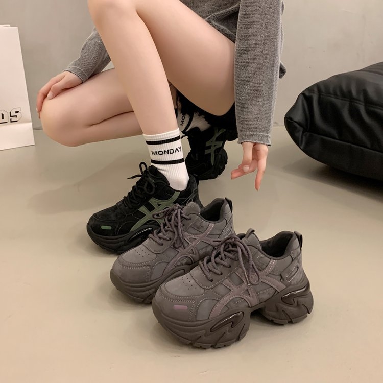 Sieviešu kedas ar biezu zoli augstuma palielināšanai, visas sezonas, 3–7 cm augstums, gumijas zole