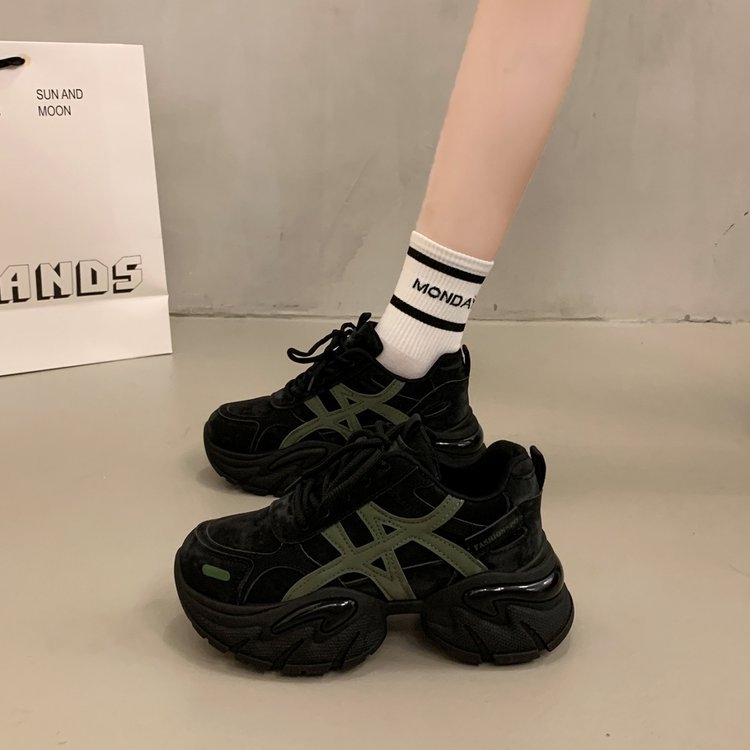 Sieviešu kedas ar biezu zoli augstuma palielināšanai, visas sezonas, 3–7 cm augstums, gumijas zole