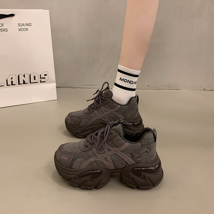 Sieviešu kedas ar biezu zoli augstuma palielināšanai, visas sezonas, 3–7 cm augstums, gumijas zole