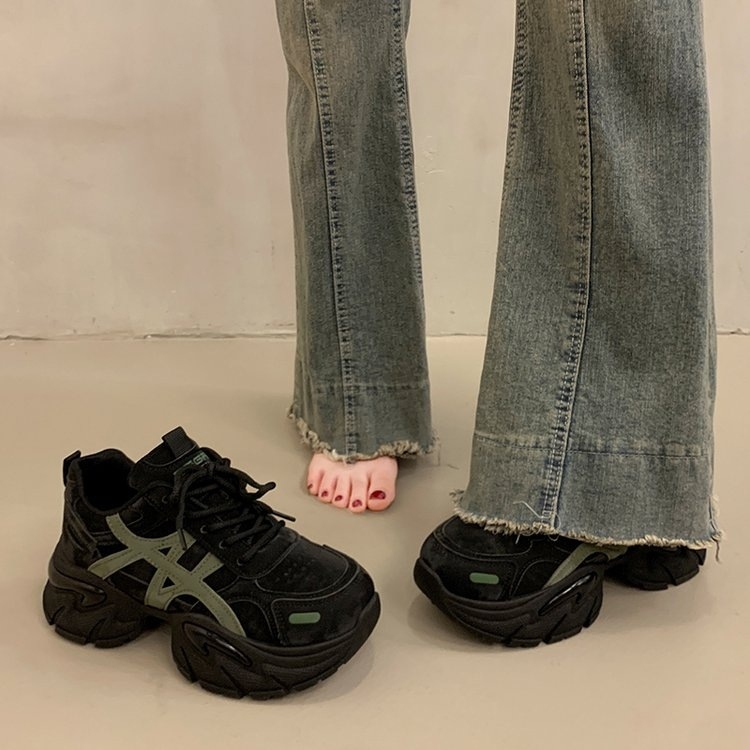 Sieviešu kedas ar biezu zoli augstuma palielināšanai, visas sezonas, 3–7 cm augstums, gumijas zole