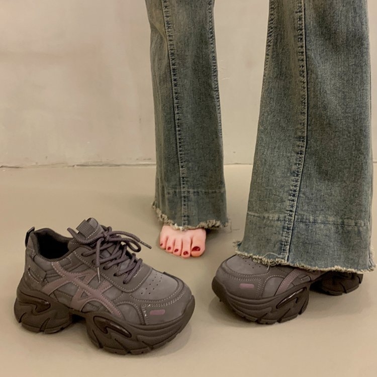 Sieviešu kedas ar biezu zoli augstuma palielināšanai, visas sezonas, 3–7 cm augstums, gumijas zole