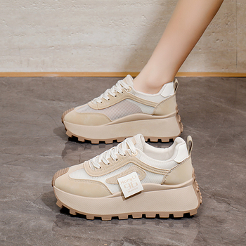 Sieviešu sporta ikdienas apavi — elpojoši, izturīgi pret nolietojumu un triecienu absorbciju; augšdaļa no sintētiskas ādas, gumijas zole; zems augšgals, iekšējā sieta oderējums