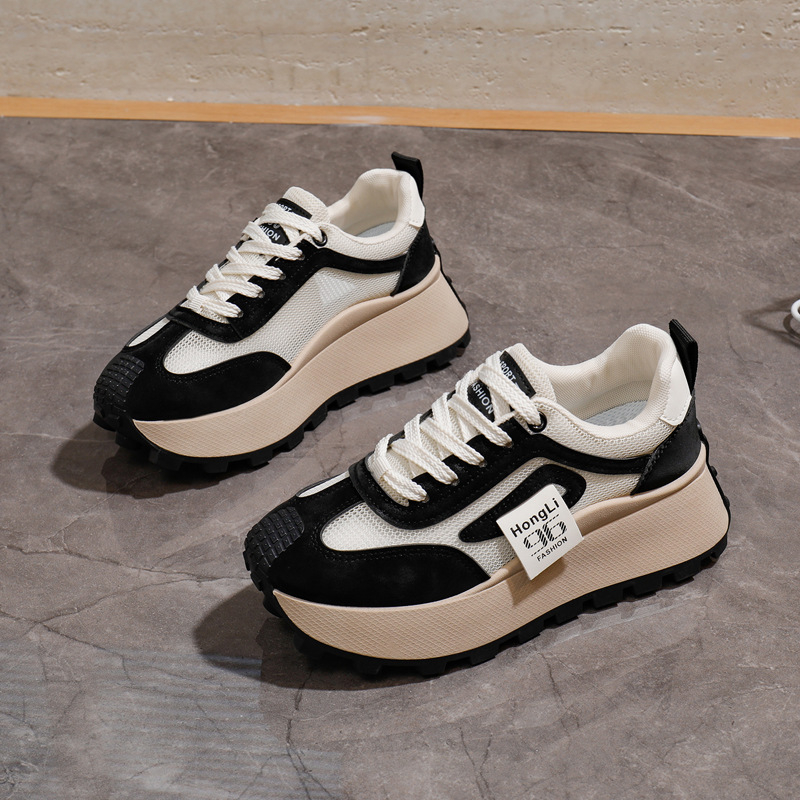 Sieviešu sporta ikdienas apavi — elpojoši, izturīgi pret nolietojumu un triecienu absorbciju; augšdaļa no sintētiskas ādas, gumijas zole; zems augšgals, iekšējā sieta oderējums