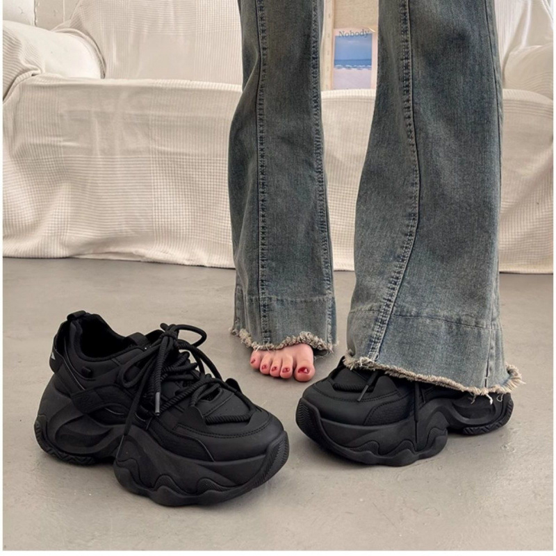 Sieviešu sporta kurpes ar bieza zole, PU augšdaļa, gumijas zole, apaļš purns, šņorēšana, zemais potītes augums, 3–5 cm pacelums, rudens ikdienai