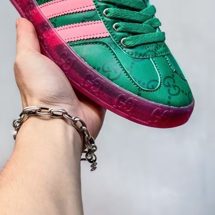 Unisex Gazelle Indoor sportbačiai — tinklinė viršutinė dalis, gumine padas, vidinis tinklas, priekinis raištelių užsegimas, universalus naudojimas