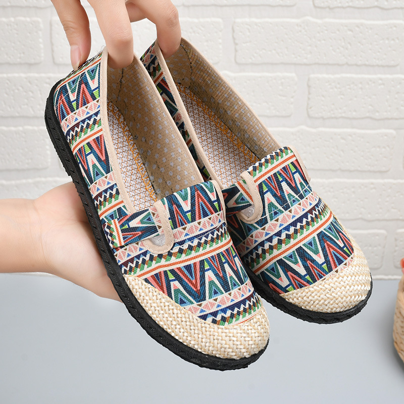 Etno platnene slip-on cipele za žene, zaobljen vrh, prozračna tkaninska uložak, ravna peta, ljeto