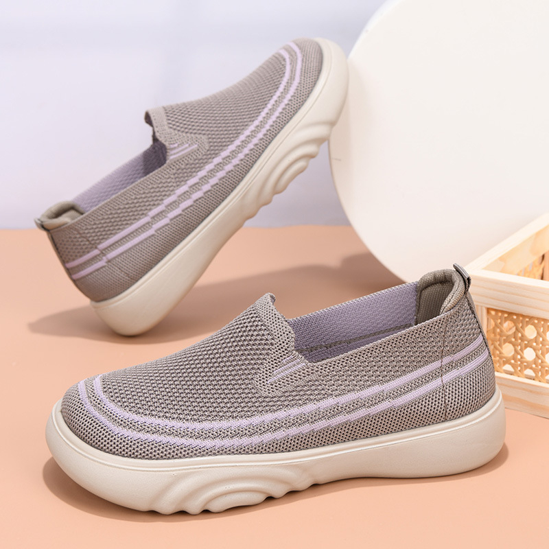 Ženske slip-on tenisice s Flyknit gornjim dijelom, prozračne i lagane, gumena potplata, okrugli vrh prsta, niski potplat 1–3 cm