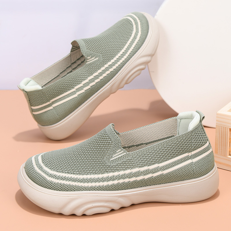 Ženske slip-on tenisice s Flyknit gornjim dijelom, prozračne i lagane, gumena potplata, okrugli vrh prsta, niski potplat 1–3 cm