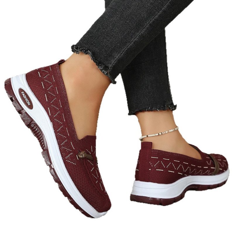 Ženske ljetne platnene tenisice za svakodnevnu upotrebu, prozračni gornji dio, gumena potplata, tekstilna podstava, niski ravni potpetica (1–3 cm), okrugli vrh, slip-on.