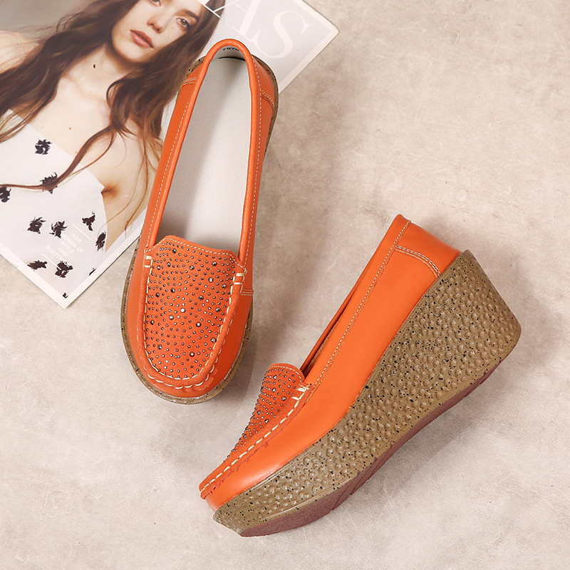 Ženske casual slip-on cipele s kožnim gornjim dijelom, okrugli vrh, PU đon, klinasti potpet 6–8 cm