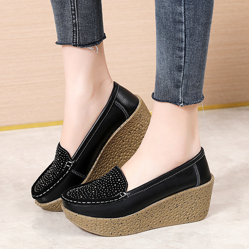 Ženske casual slip-on cipele s kožnim gornjim dijelom, okrugli vrh, PU đon, klinasti potpet 6–8 cm