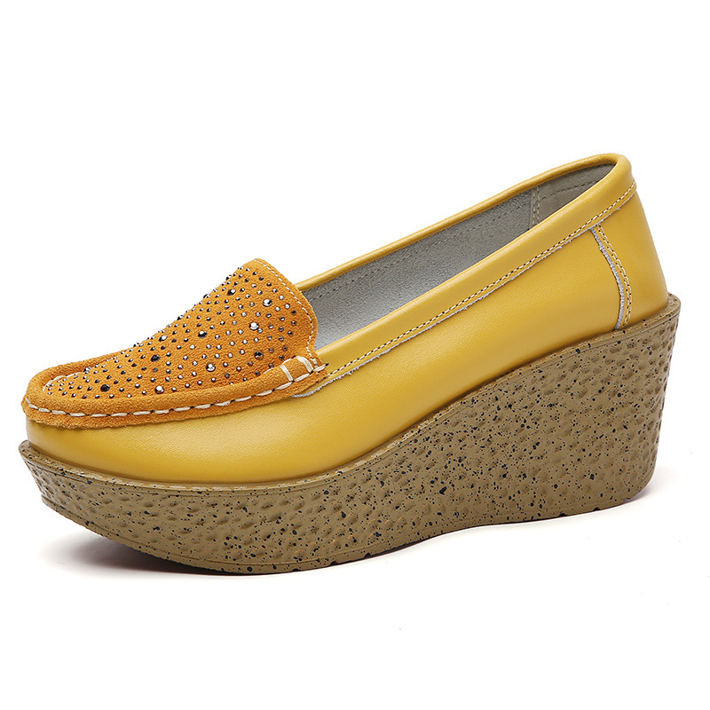 Ženske casual slip-on cipele s kožnim gornjim dijelom, okrugli vrh, PU đon, klinasti potpet 6–8 cm