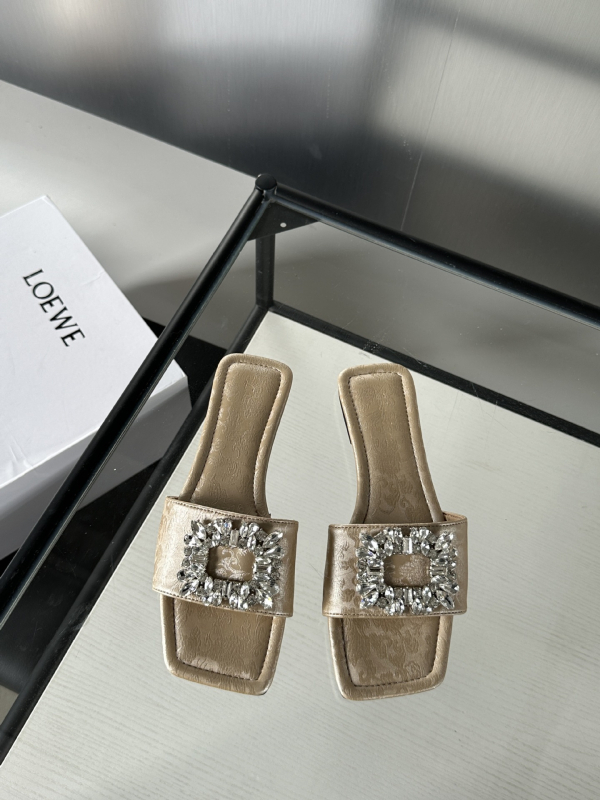 Ženske sandale s plosnom potplatom, otvorenim prstom i rhinestones – Korejski stil; Gornji materijal: super vlakno; Unutarnji materijal: umjetna koža; Potplat: gumeni; Ljeto 2025 izdanje