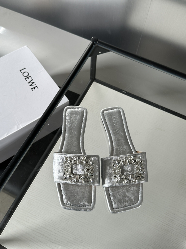 Ženske sandale s plosnom potplatom, otvorenim prstom i rhinestones – Korejski stil; Gornji materijal: super vlakno; Unutarnji materijal: umjetna koža; Potplat: gumeni; Ljeto 2025 izdanje