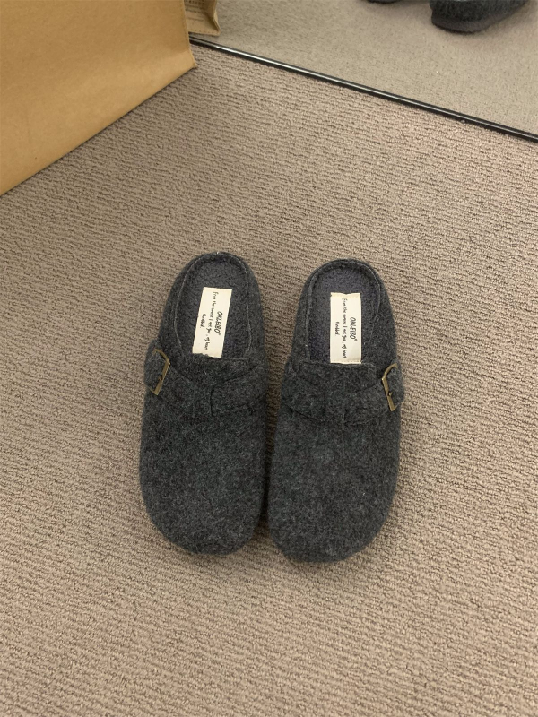 Moterų Birkenstock stiliaus šlepetės su nubuko viršutine medžiaga, dirbtinio trumpo pūko pamušalas, gumos padas, apvali nosis, retro stilius, ruduo 2025