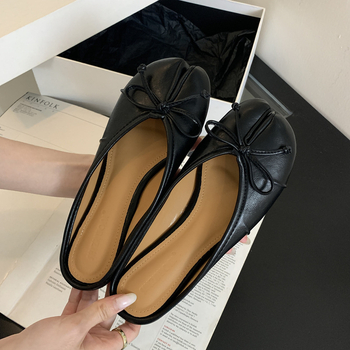 Sandale Slip-On cu funda pentru femei - partea superioară din piele sintetică, căptușeală din piele artificială, talpă din cauciuc, toc plat