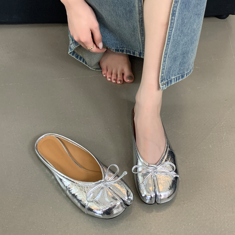 Sandale Slip-On cu funda pentru femei - partea superioară din piele sintetică, căptușeală din piele artificială, talpă din cauciuc, toc plat